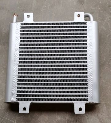 カーターE303の掘削機の注文アルミニウム ラジエーターのまっすぐなくねり