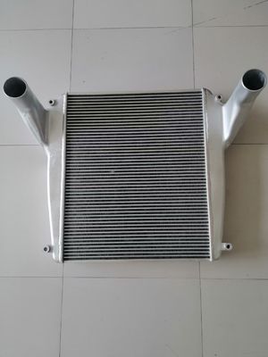 日産UD CD4のトラックのインタークーラー590*750の銀製色