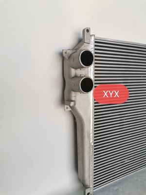 ラジエーター62mmの中心のためのアルミニウムHino 700/E13Cのトラックのインタークーラー