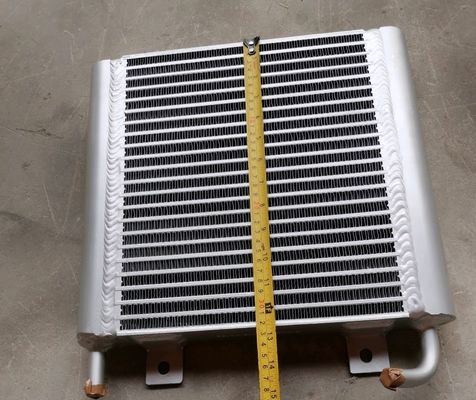 カーターE303の掘削機の注文アルミニウム ラジエーターのまっすぐなくねり